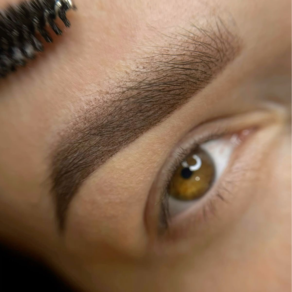 Пудровое напыление бровей