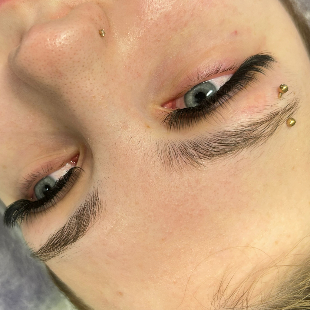 Наращивание ресниц 4Д