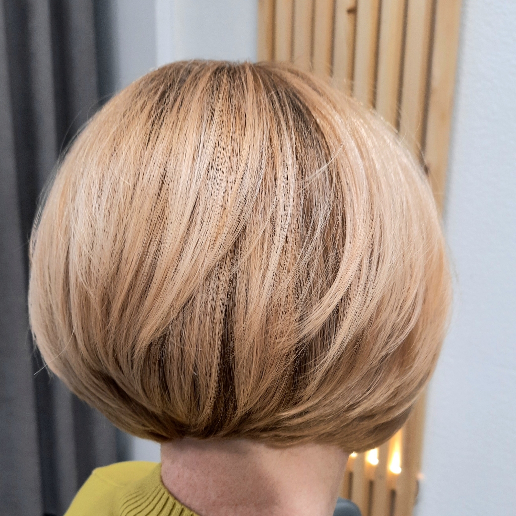 Стрижка на среднюю длину (до 30 см), (КАРЕ, КАСКАД, ПИКСИ),