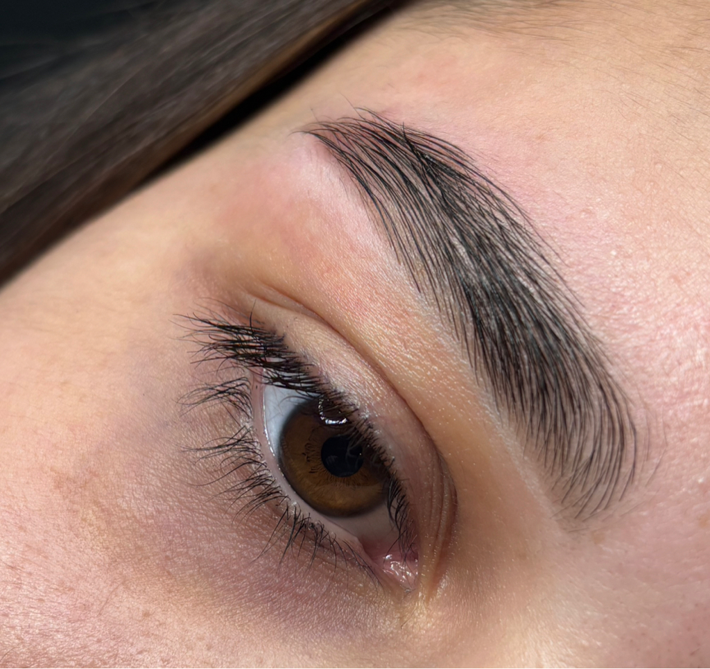 Оформление бровей + коррекция, окрашивание