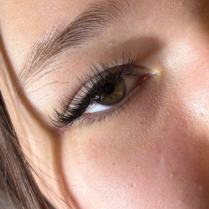 Наращивание ресниц классика