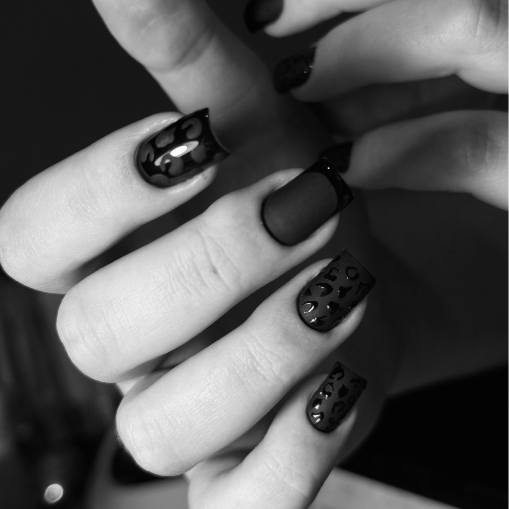 Коррекция нарощеных ногтей