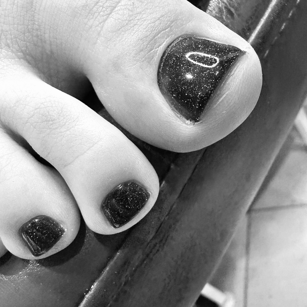 Педикюр полная обработка  Снятие, покрытие однотон, полная обработка