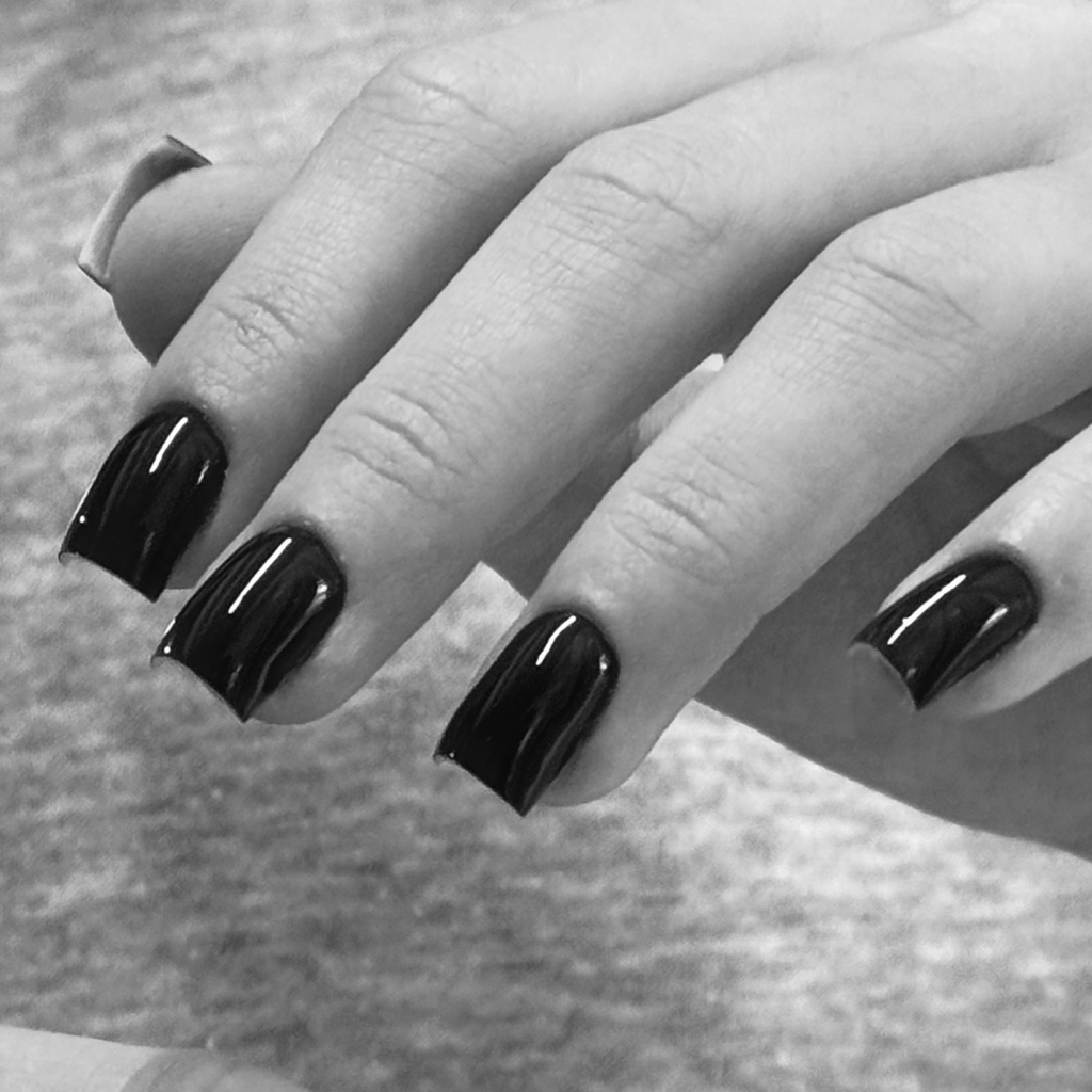 Маникюр с покрытием  Снятие, укрепление, мелкий ремонт, короткие ногти, однотон, легкий дизайн 2-3 ногтя