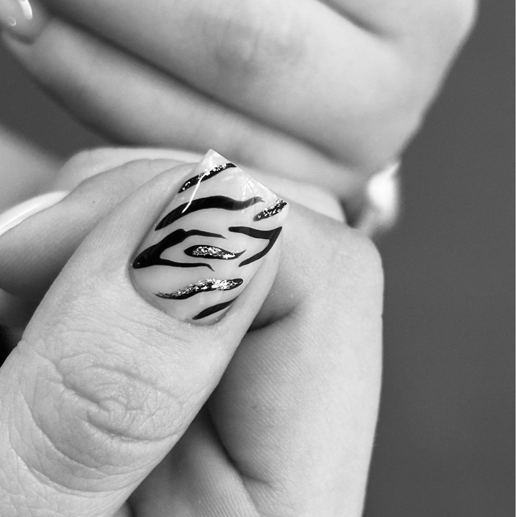 Маникюр Снятие, обработка кутикулы, опил формы, покрытие гель лаком