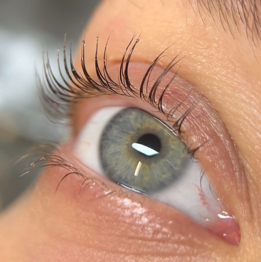 Ламинирование и окрашивание ресниц