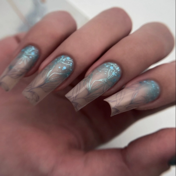 Наращивание ногтей (любой длины и любой дизайн входит в стоимость)