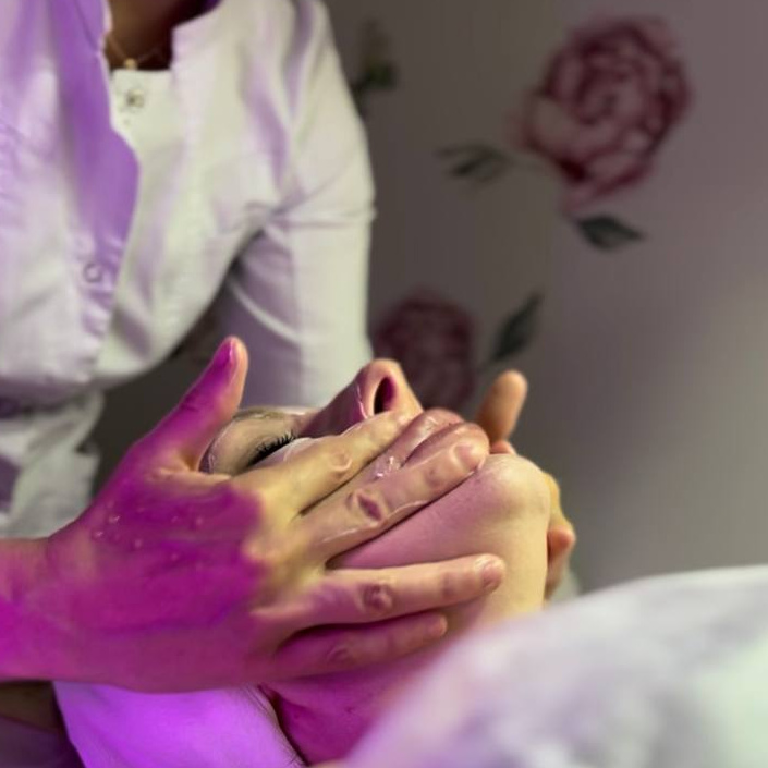 Моделирующий массаж лица