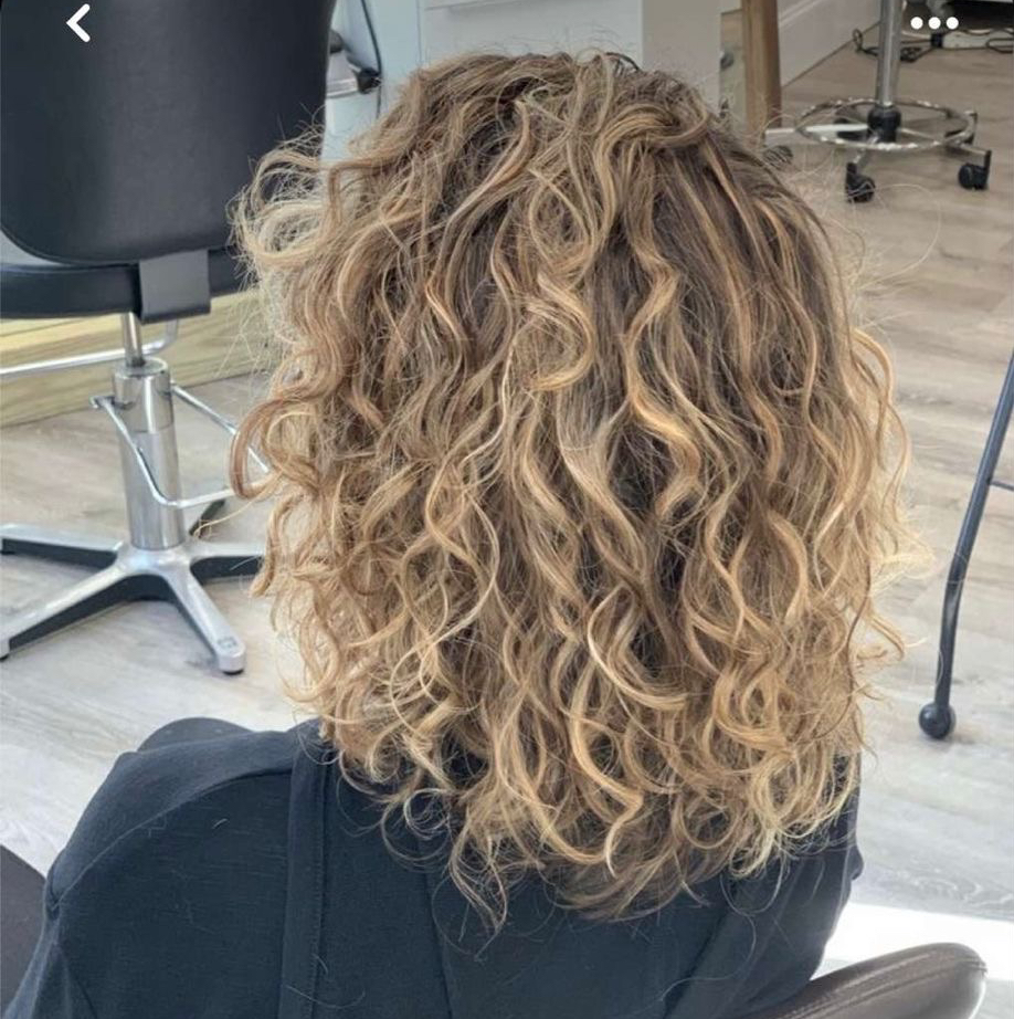 Биохимическая завивка на длинные волосы