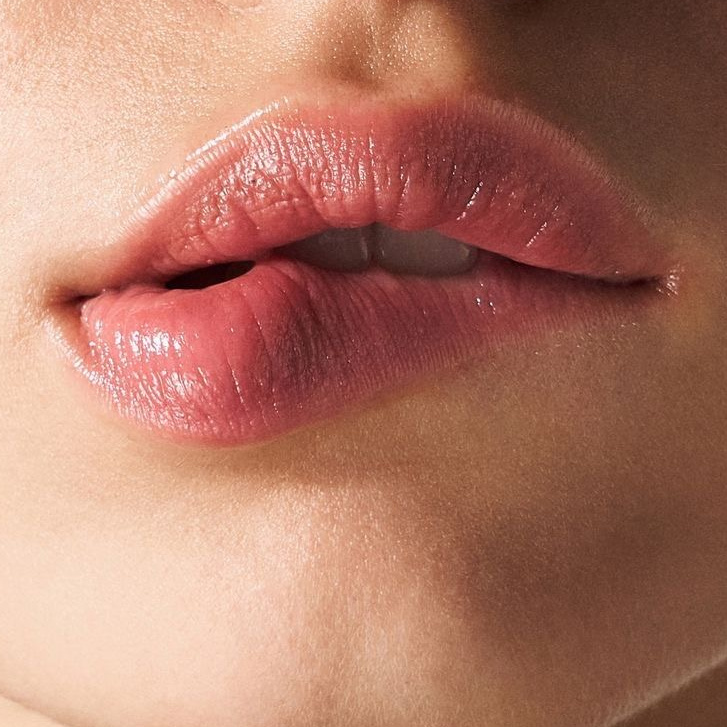 Увлажнение губ "биоревит"