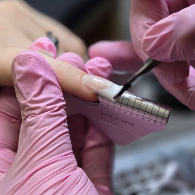 Наращивание ногтей