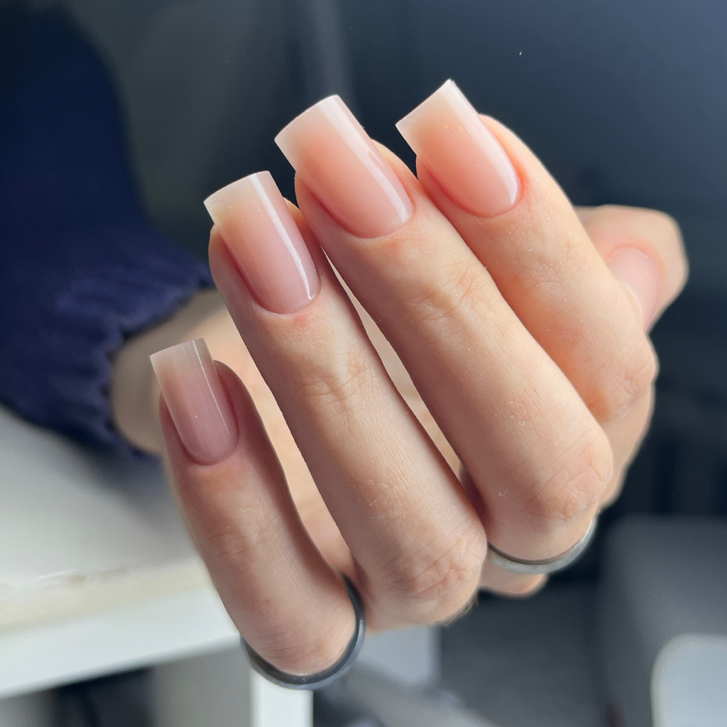 Маникюр с покрытием гель лак.  Укрепление входит в стоимость