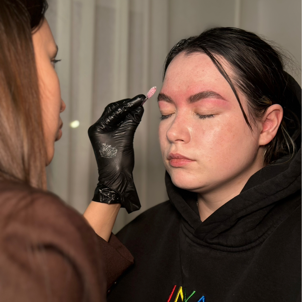 Коррекция + окрашивание бровей