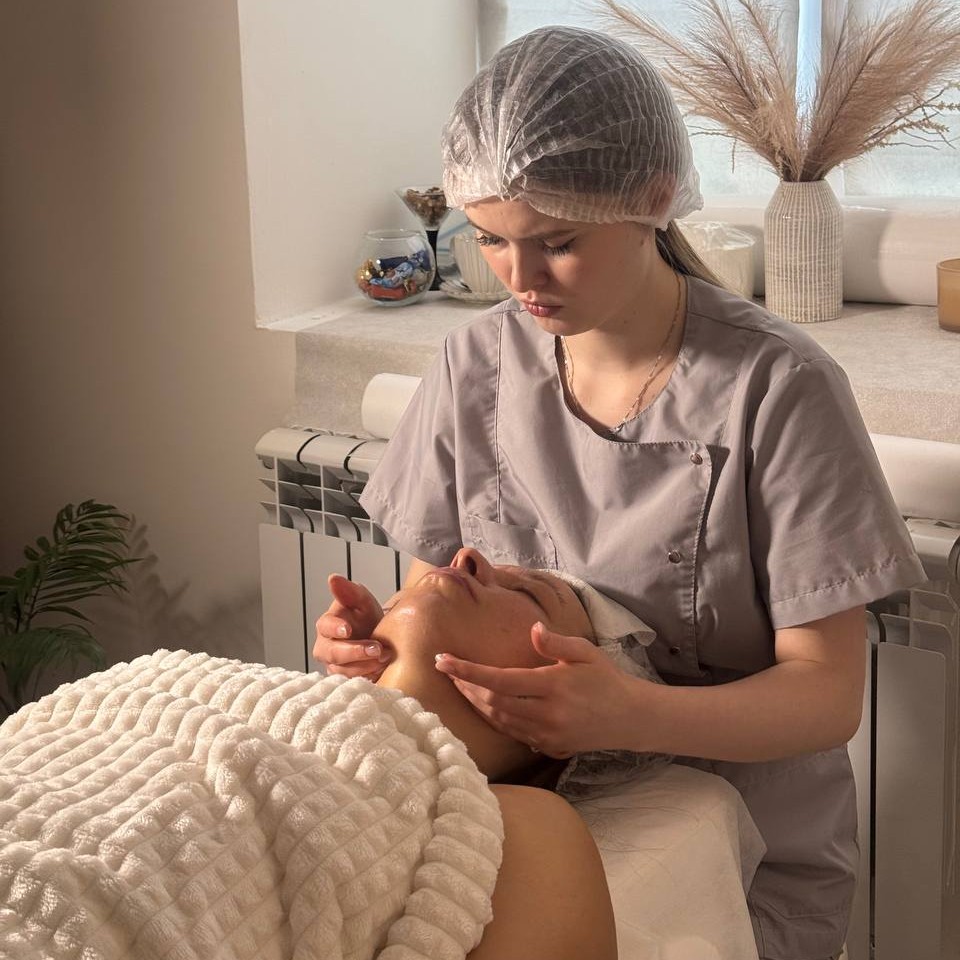 Уз чистка + массаж лица 2000 вместо 3500