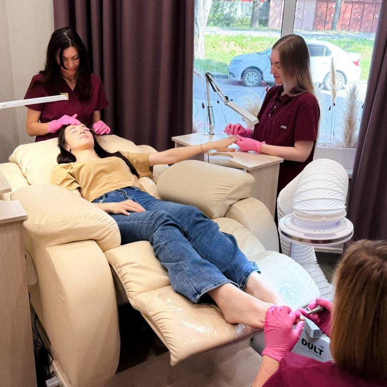 Процедура в 6 рук (3 любые услуги на реклайнере)