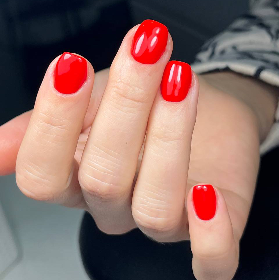 Маникюр комбинированный с однотонным  покрытием ( стажер )