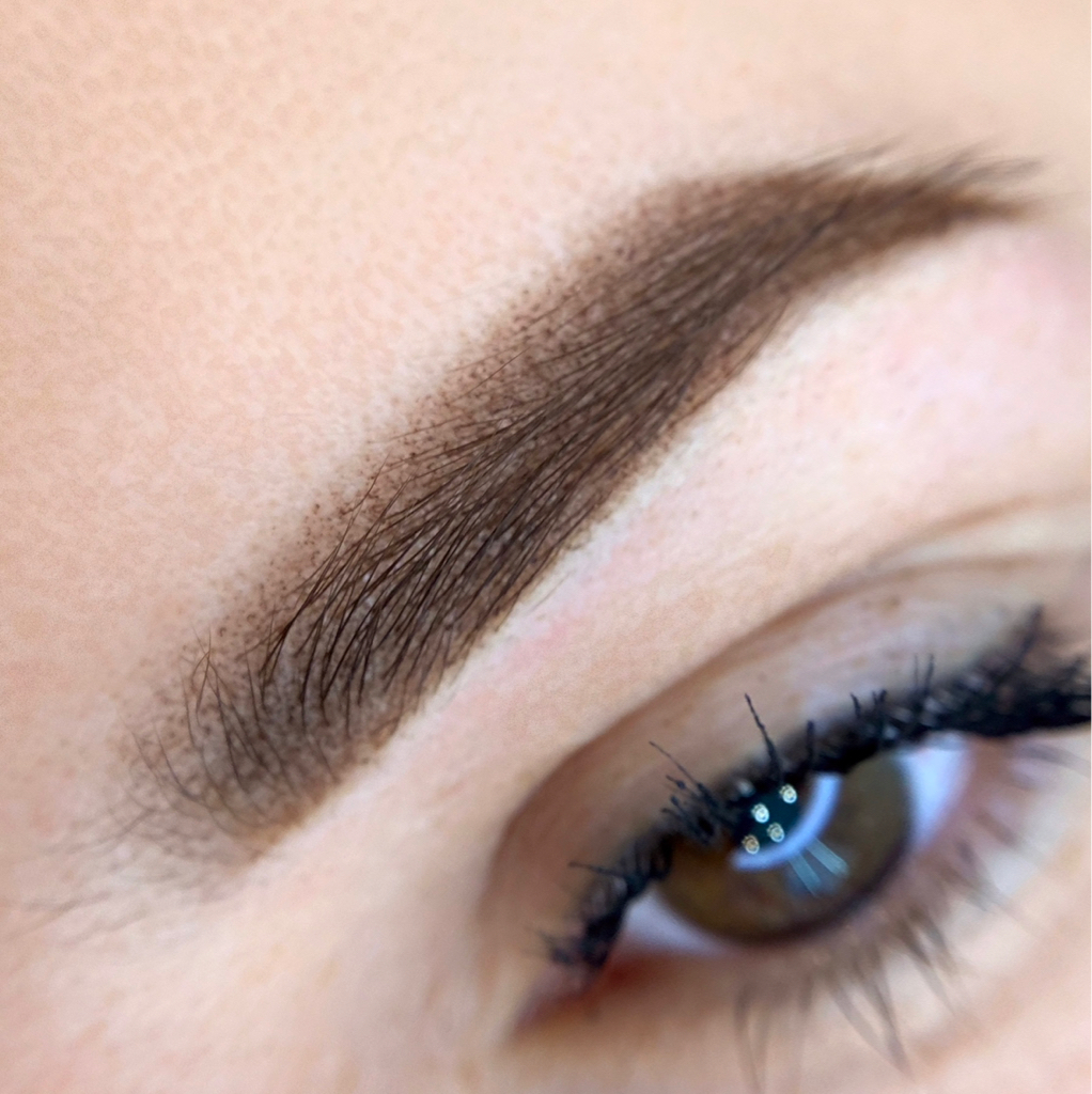 Пудровые брови