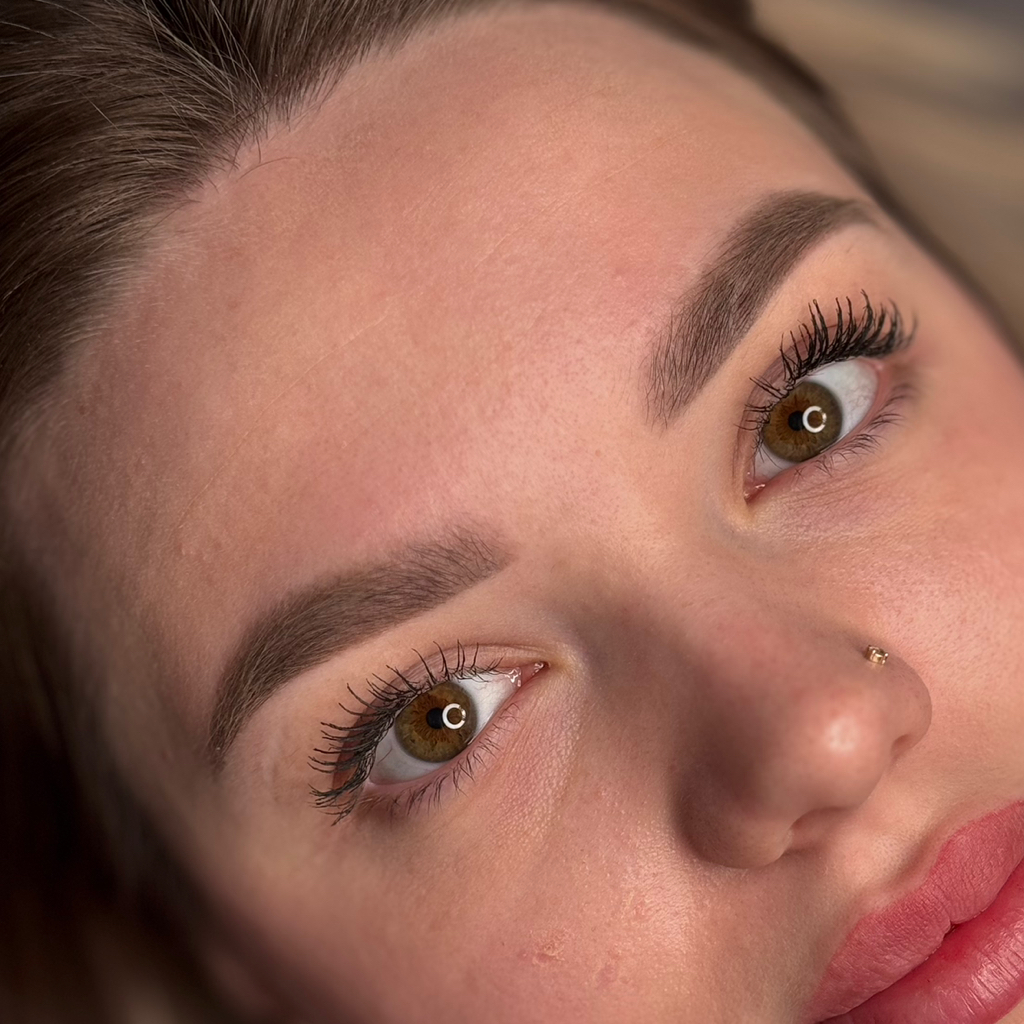 Перманентный макияж бровей