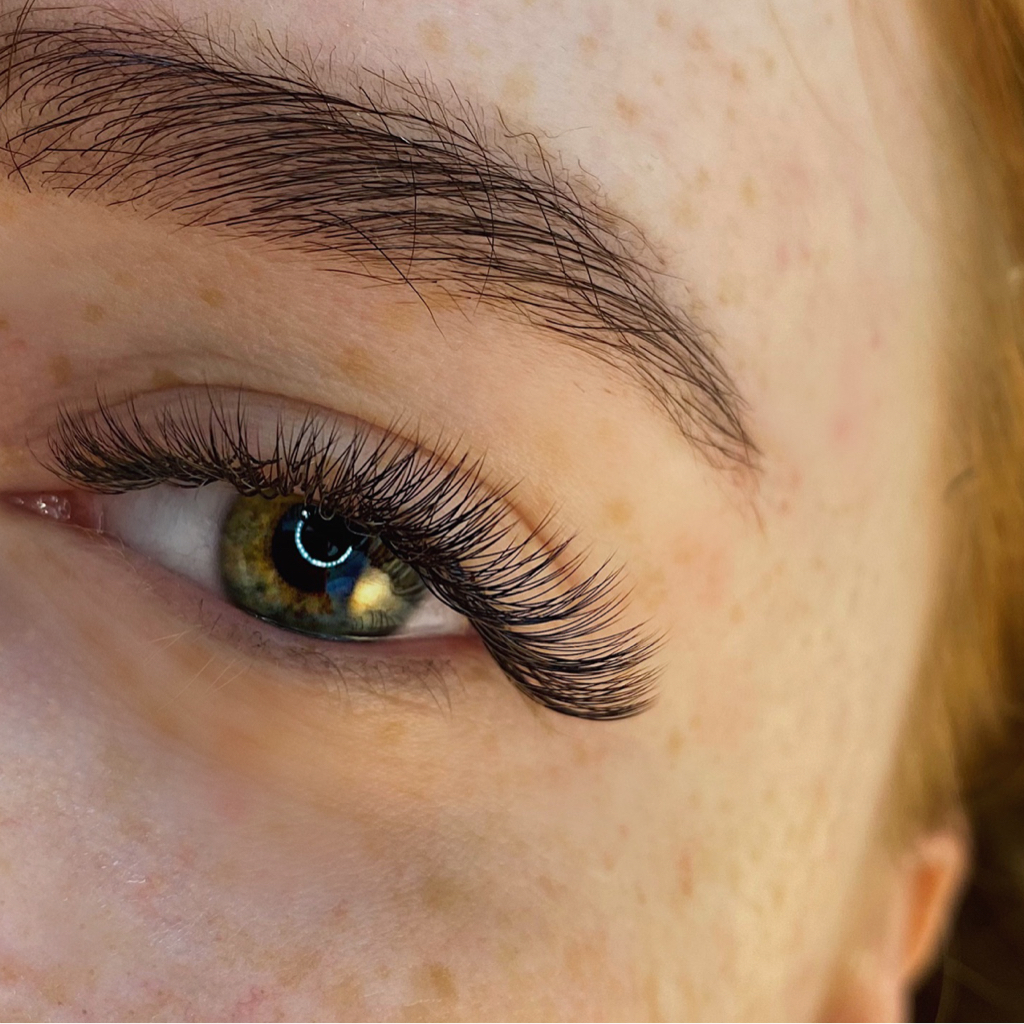 Наращивание ресниц 2,5D