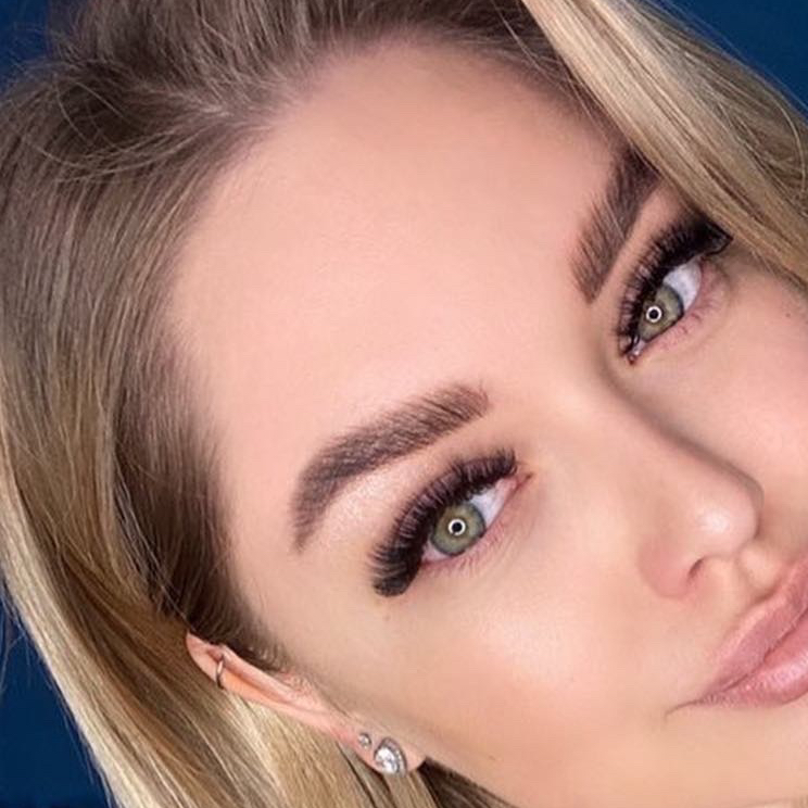 Наращивание ресниц 4D