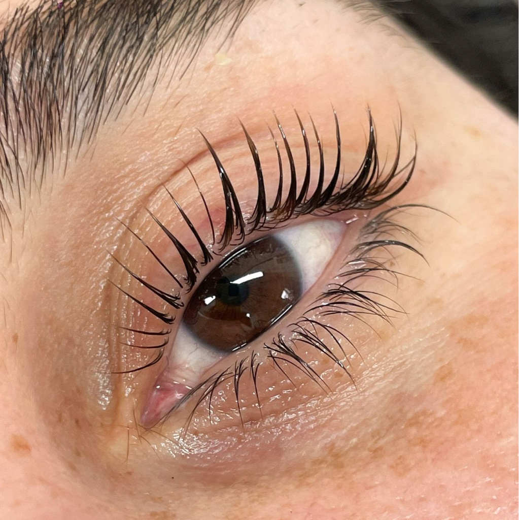 Ламинирование ресниц с окрашиванием