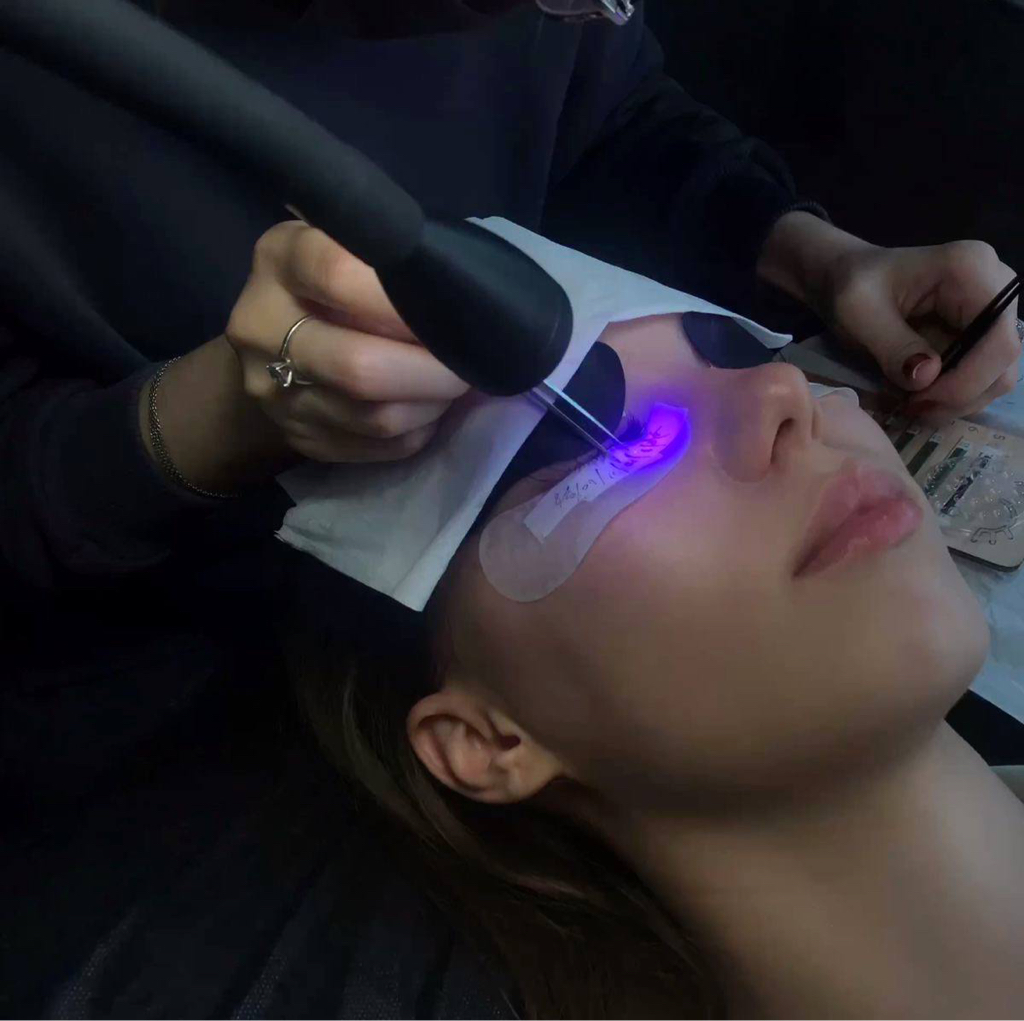 Наращивание ресниц LED