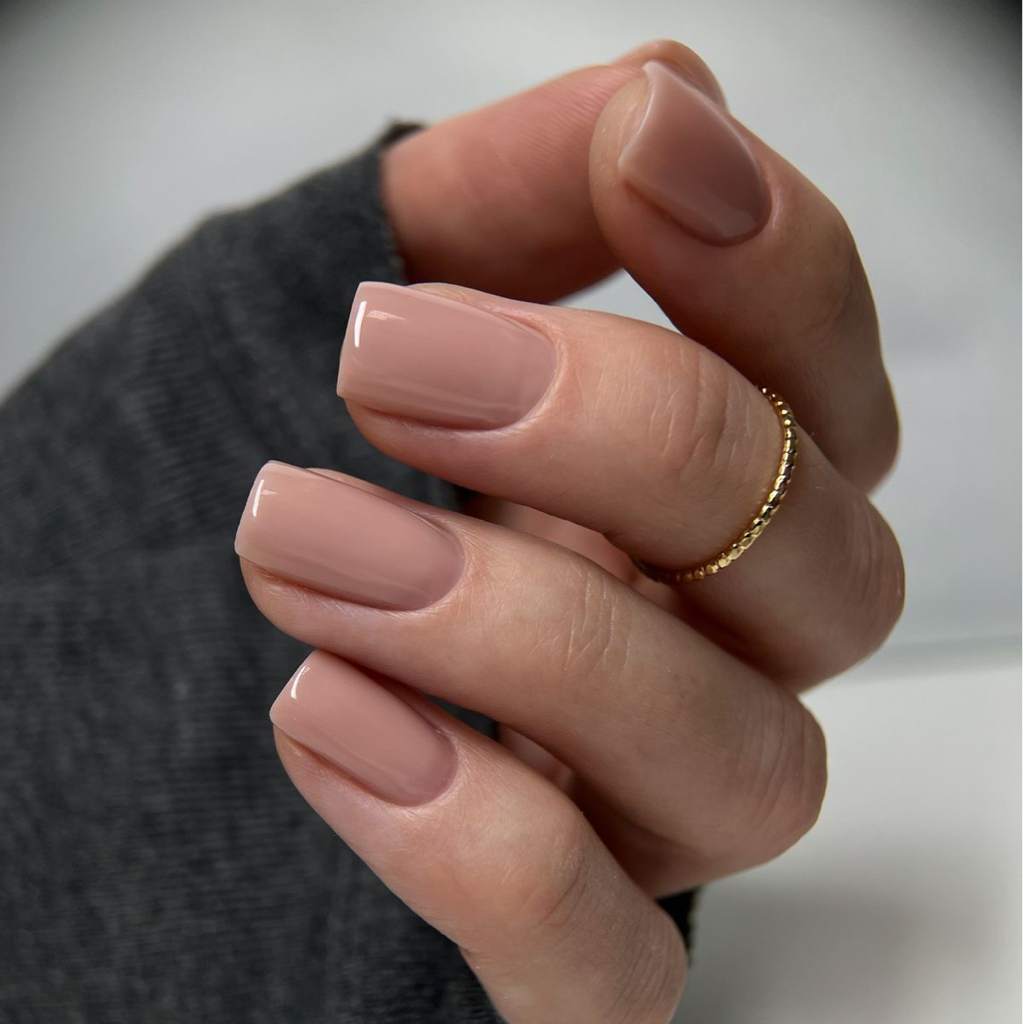 Маникюр с покрытием укрепляющим гелем (однотонное покрытие)