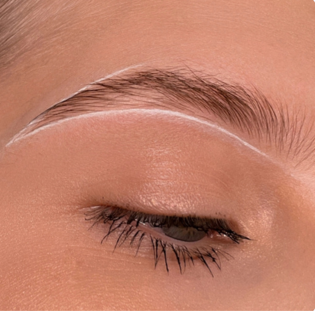 Коррекция бровей (воск/пинцет)