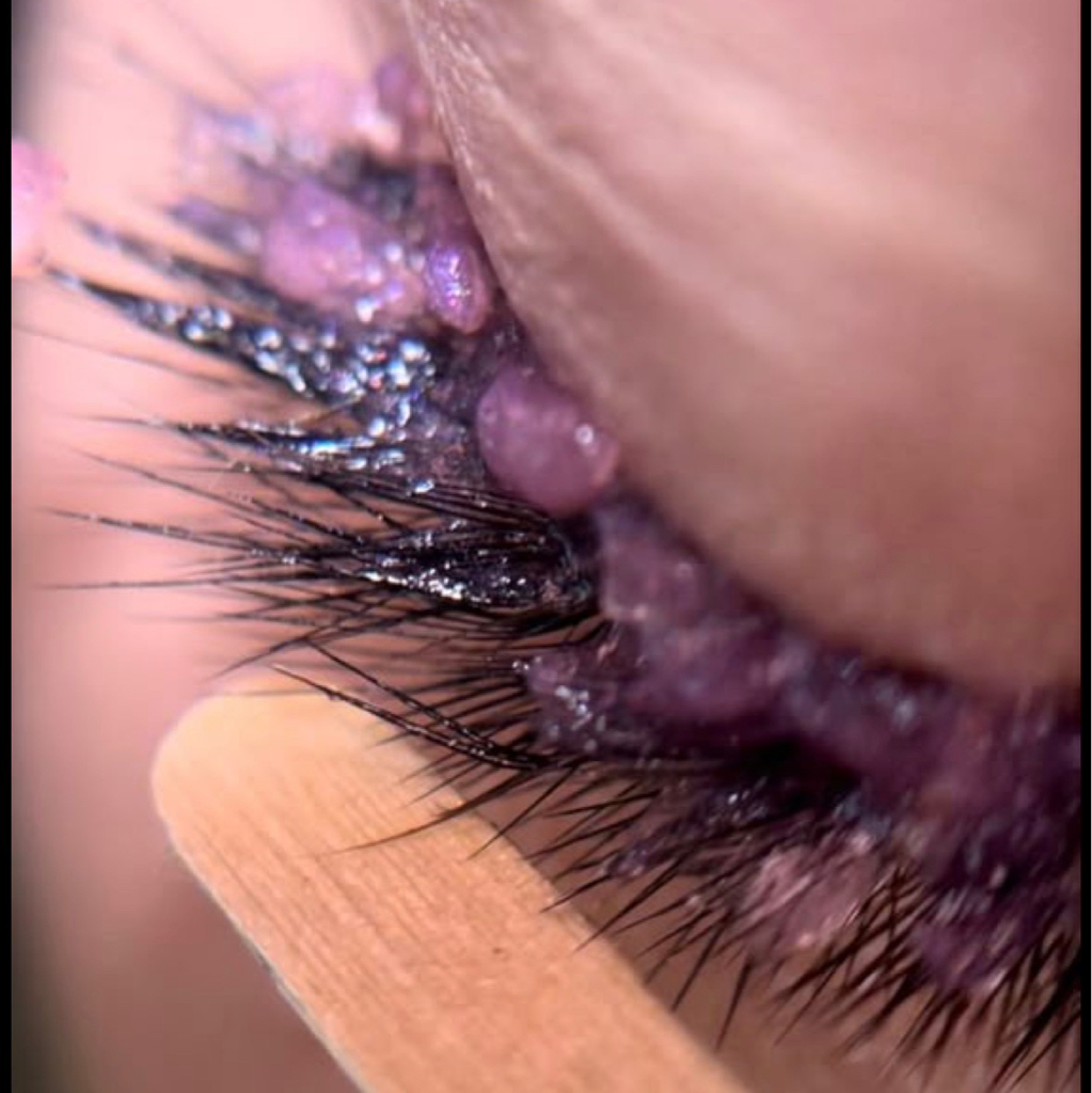 Снятие наращенных ресниц, без последующего наращивания