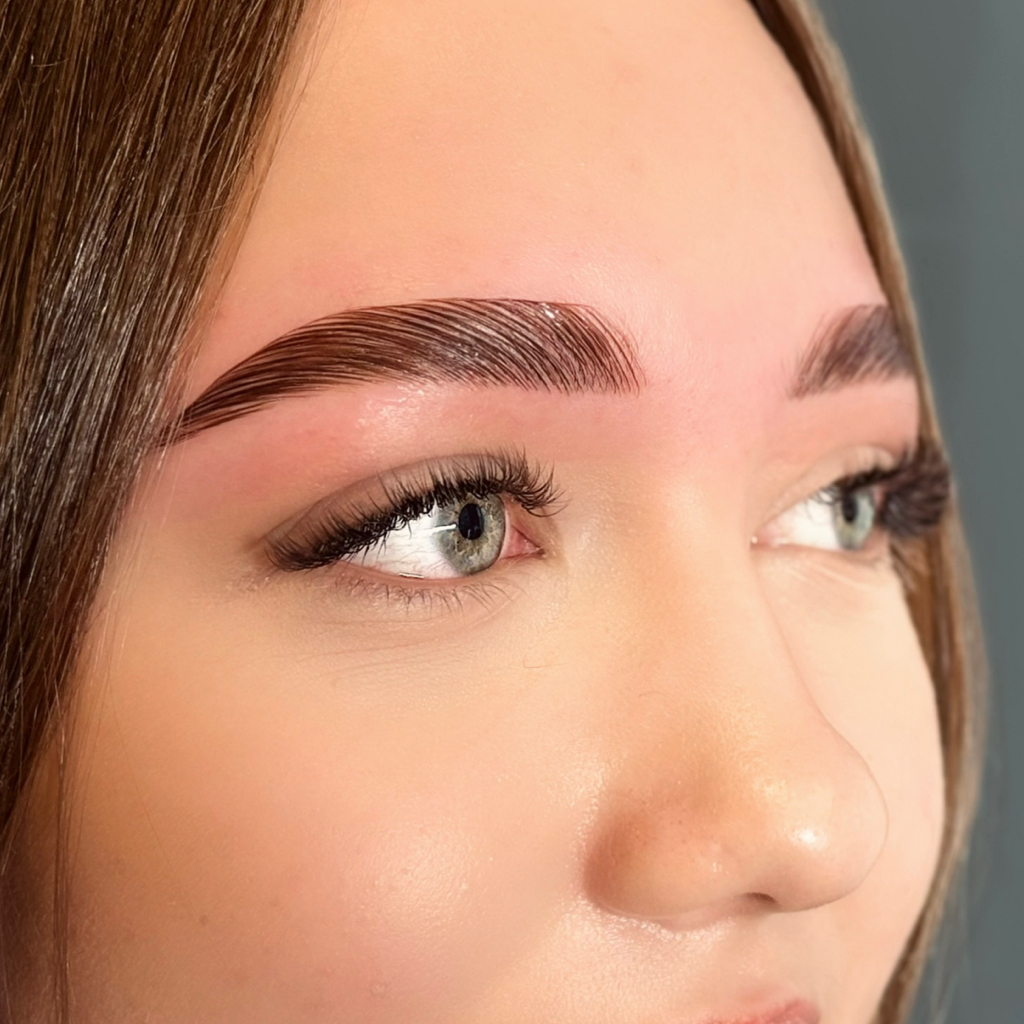 Brows lift + tinting + correction