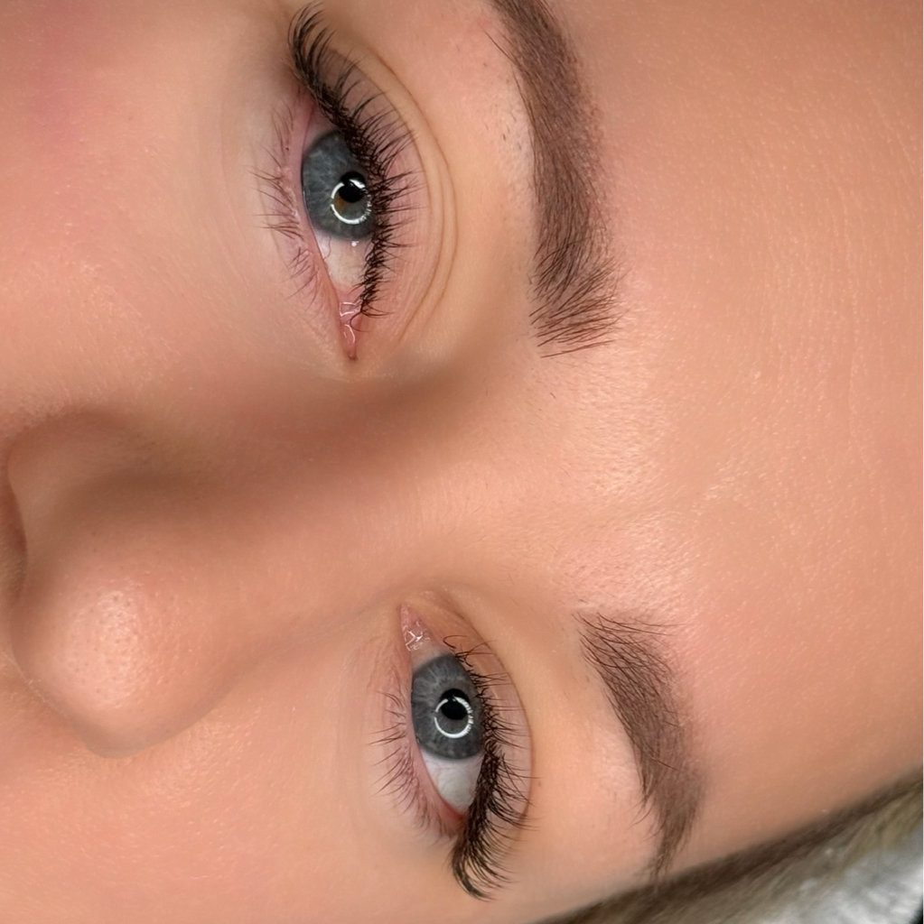 Lash extensions 1 by 1