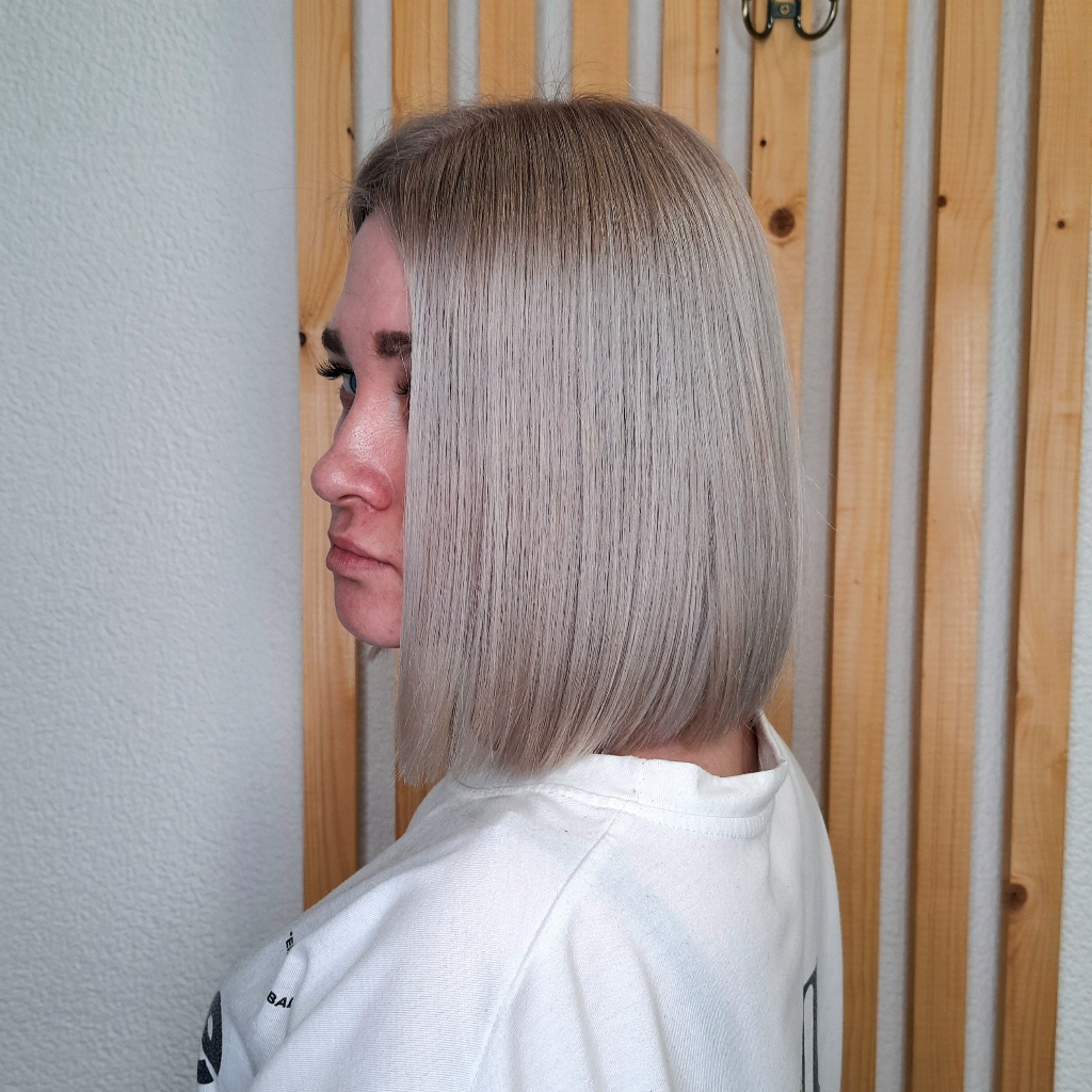 Осветление корней (до 5 см) + тонирование  на среднюю длину ( до 30см)