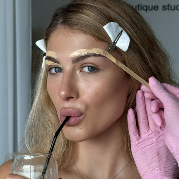 Коррекция бровей