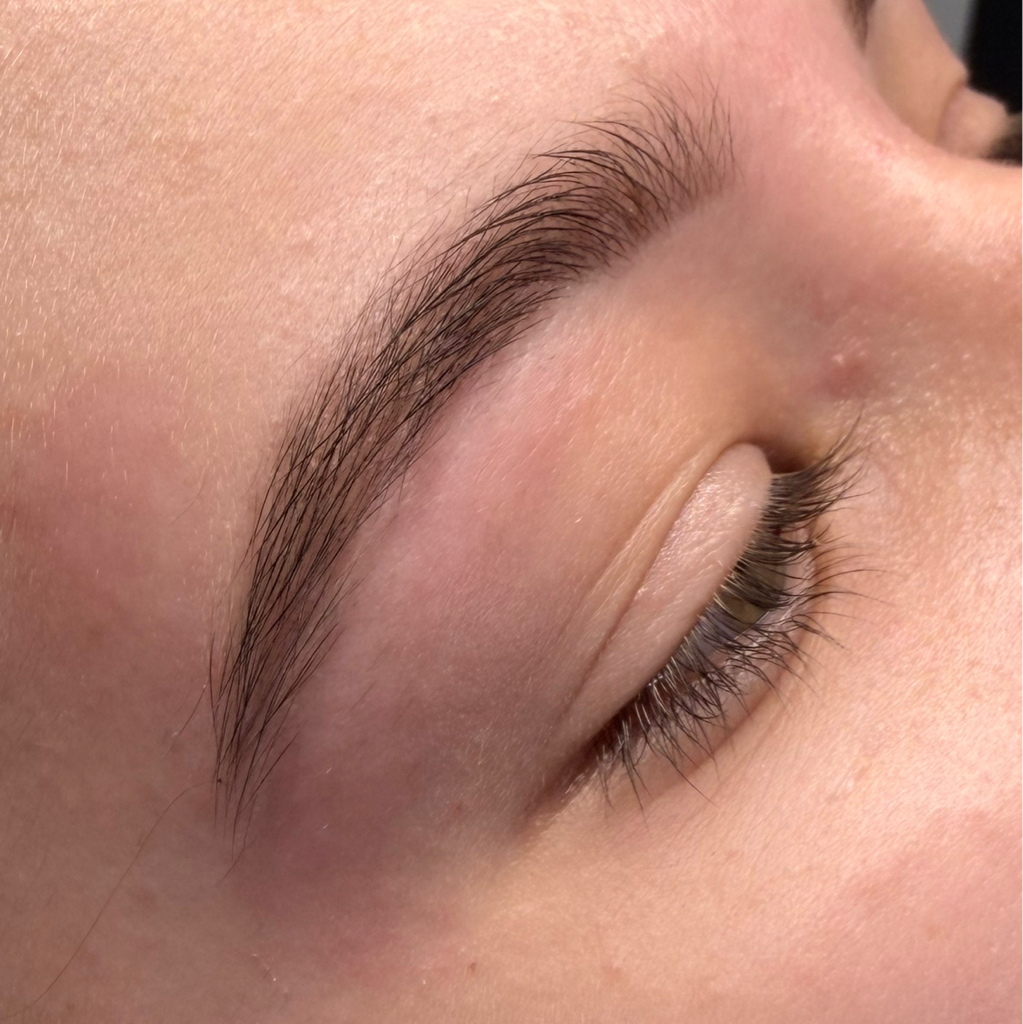 Коррекция бровей