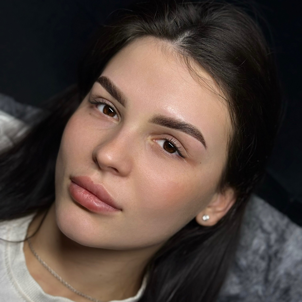 Перманентный макияж бровей