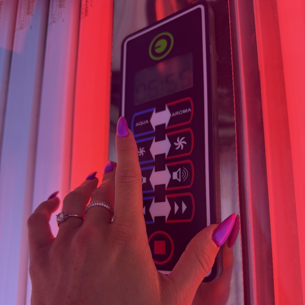 Солярий (стикини,шапочка входит в стоимость) 1 минута -40 рублей