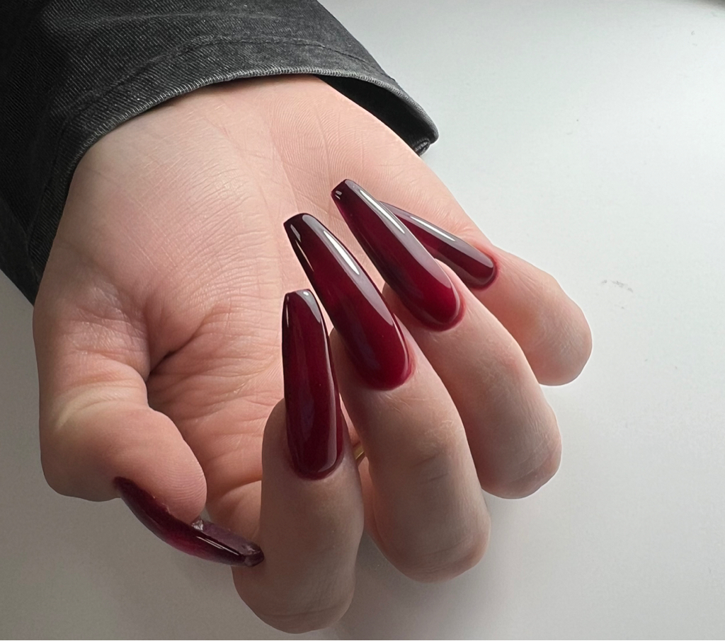 Коррекция наращивания ногтей