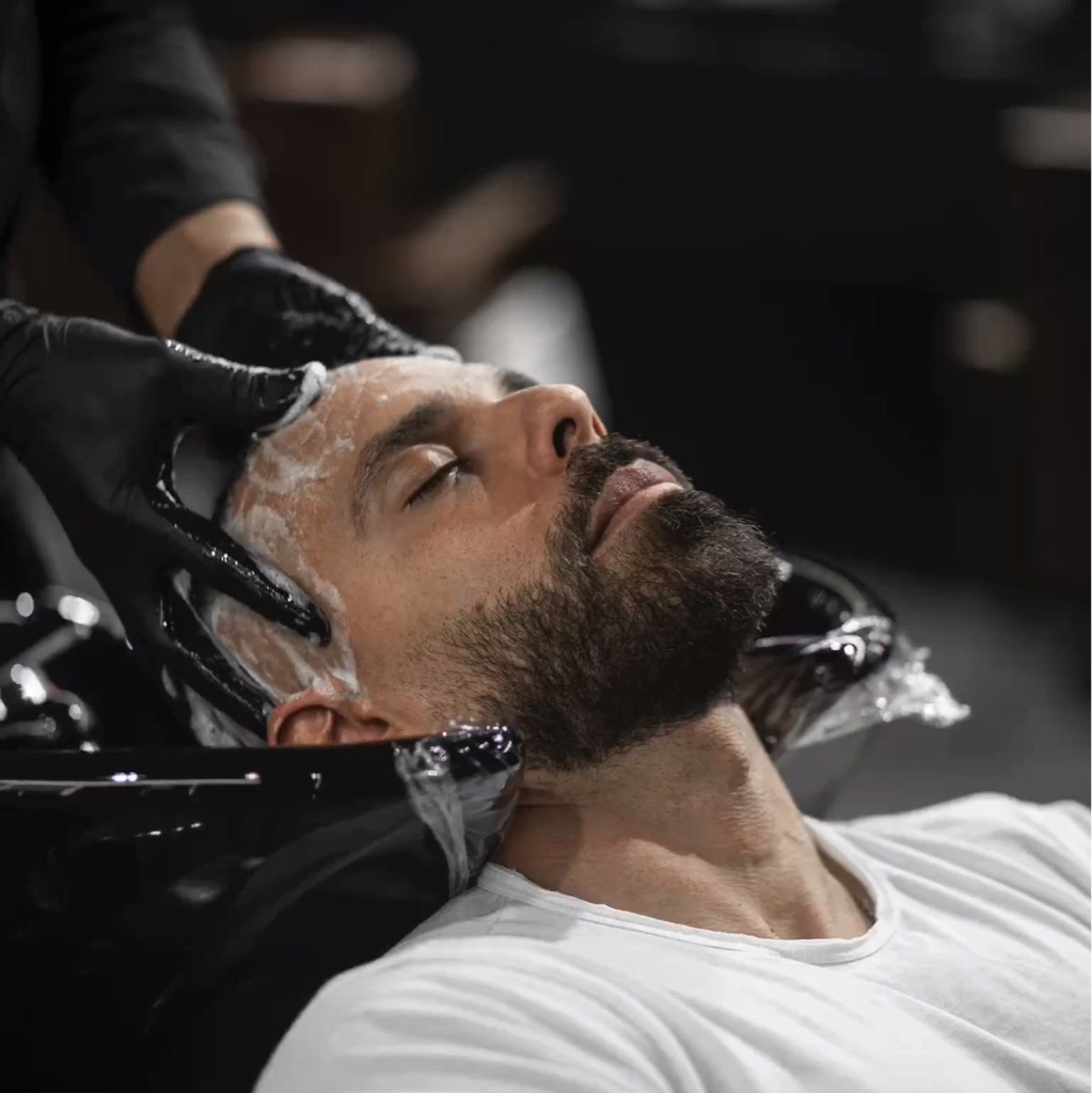 Spa-процедура для волос с пилингом и массажем головы для мужчин