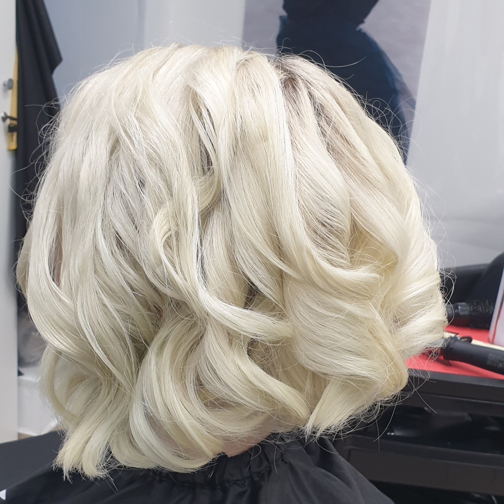 Укладка (локоны) на среднюю длину