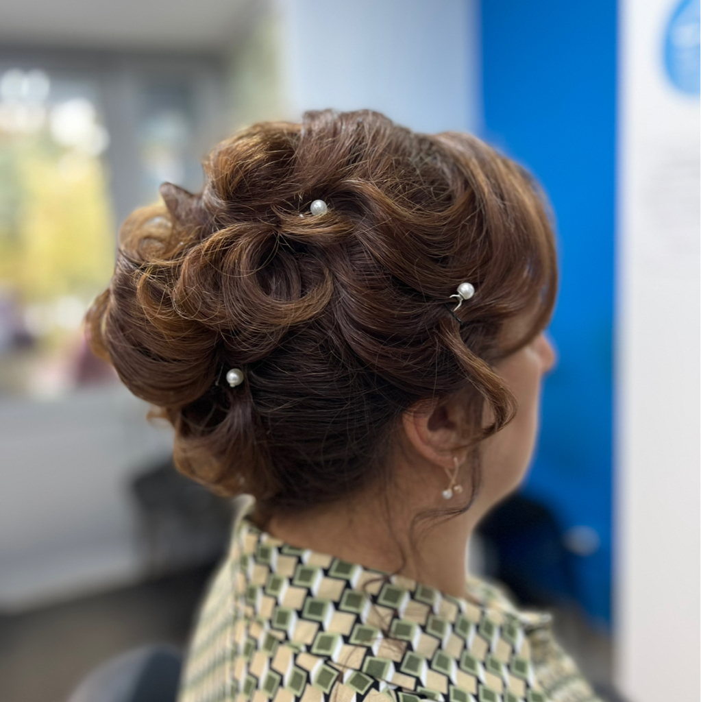 Вечерняя прическа в зависимости от сложности