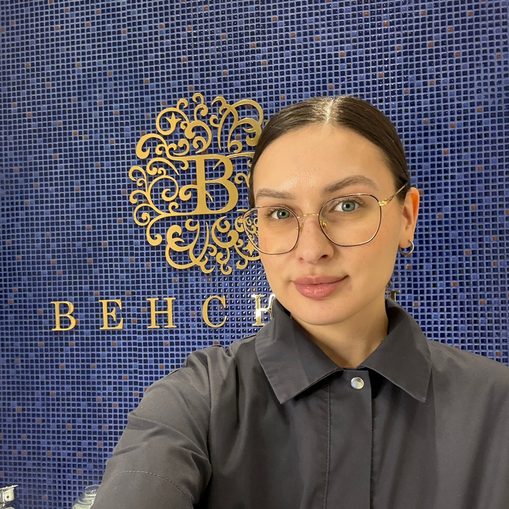 Сакко и Ванцетти, 61, салон «Венский», вход с улицы Малышева, самая левая дверь, 2 этаж