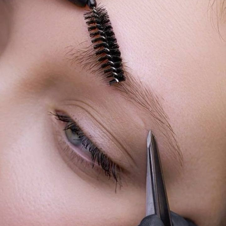 Коррекция бровей