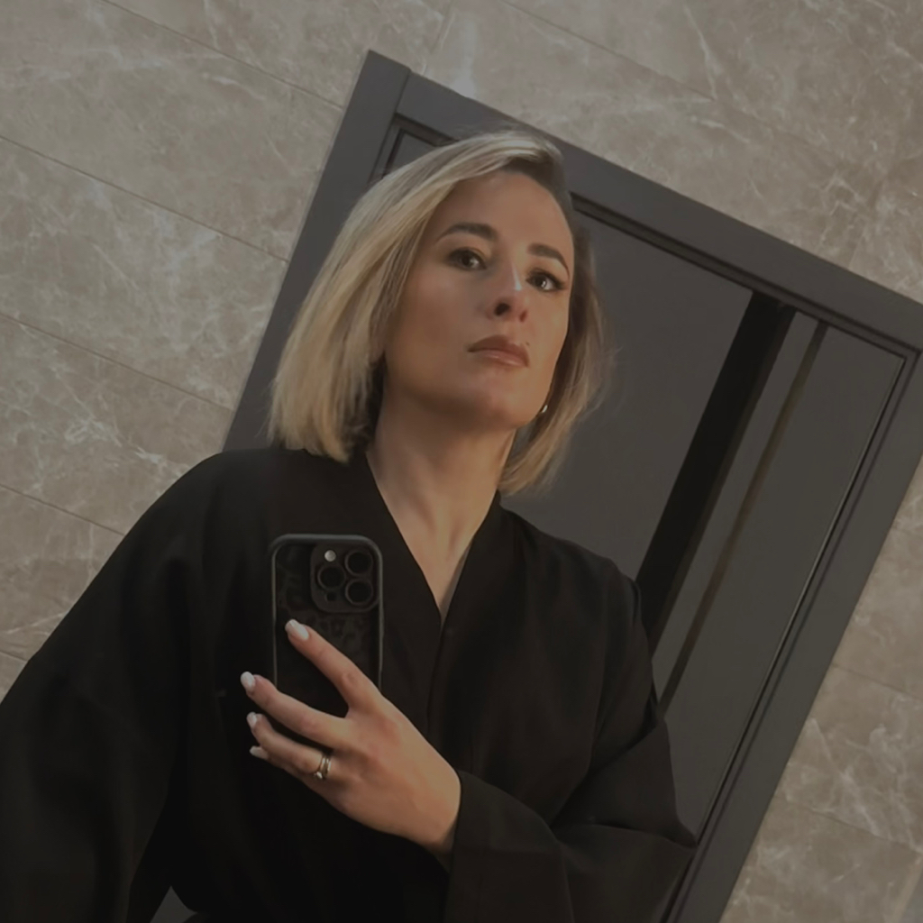 Dee Кристина