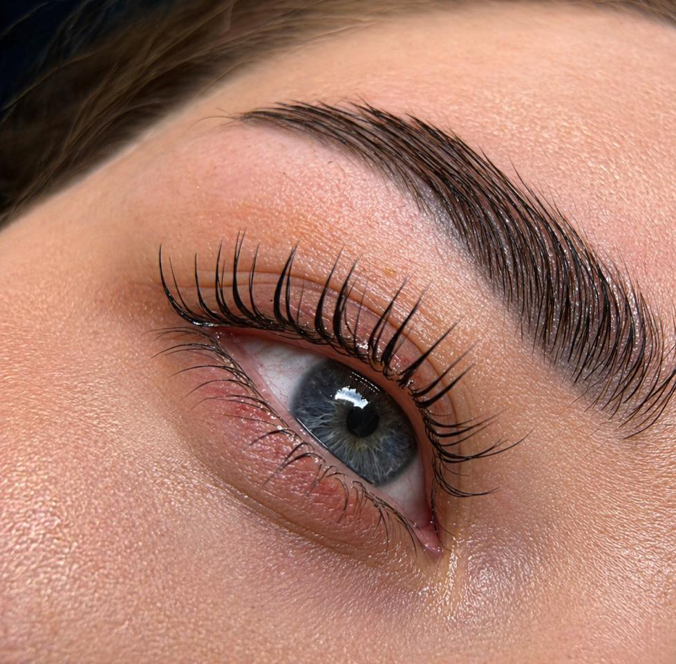 Акция. Ламинирование ресниц + botox. Знакомство с мастером