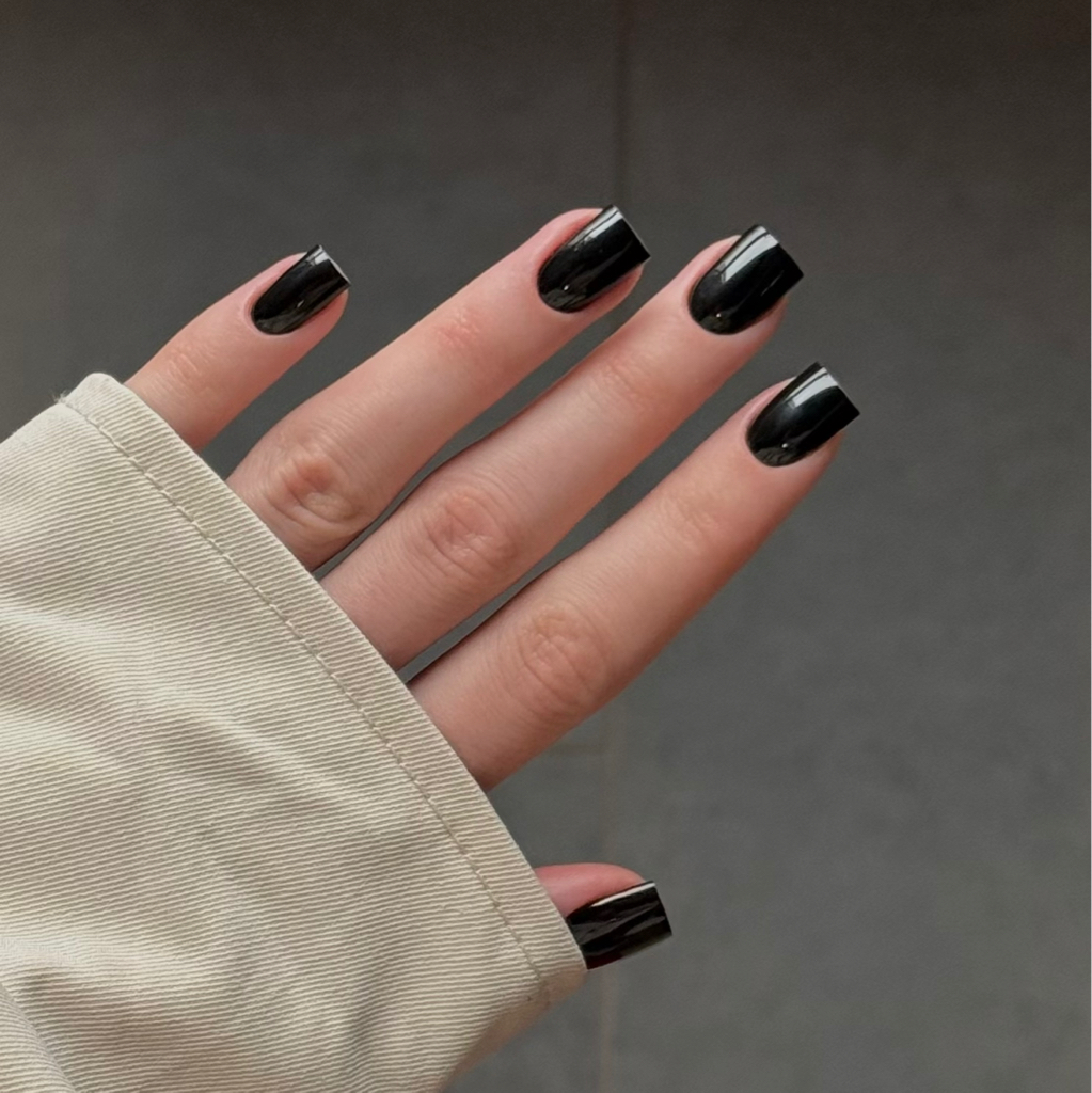 Маникюр/укрепление гелем/однотонное покрытие