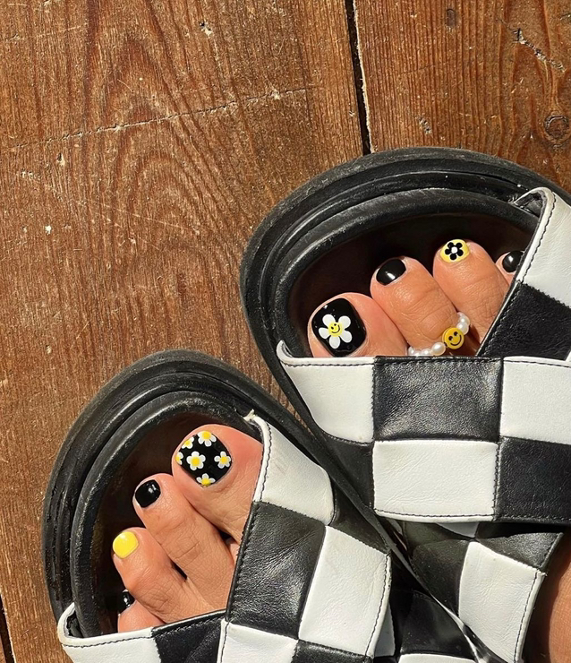 Педикюр + дизайн (только пальчики)/ Pedicure + design (just toes)