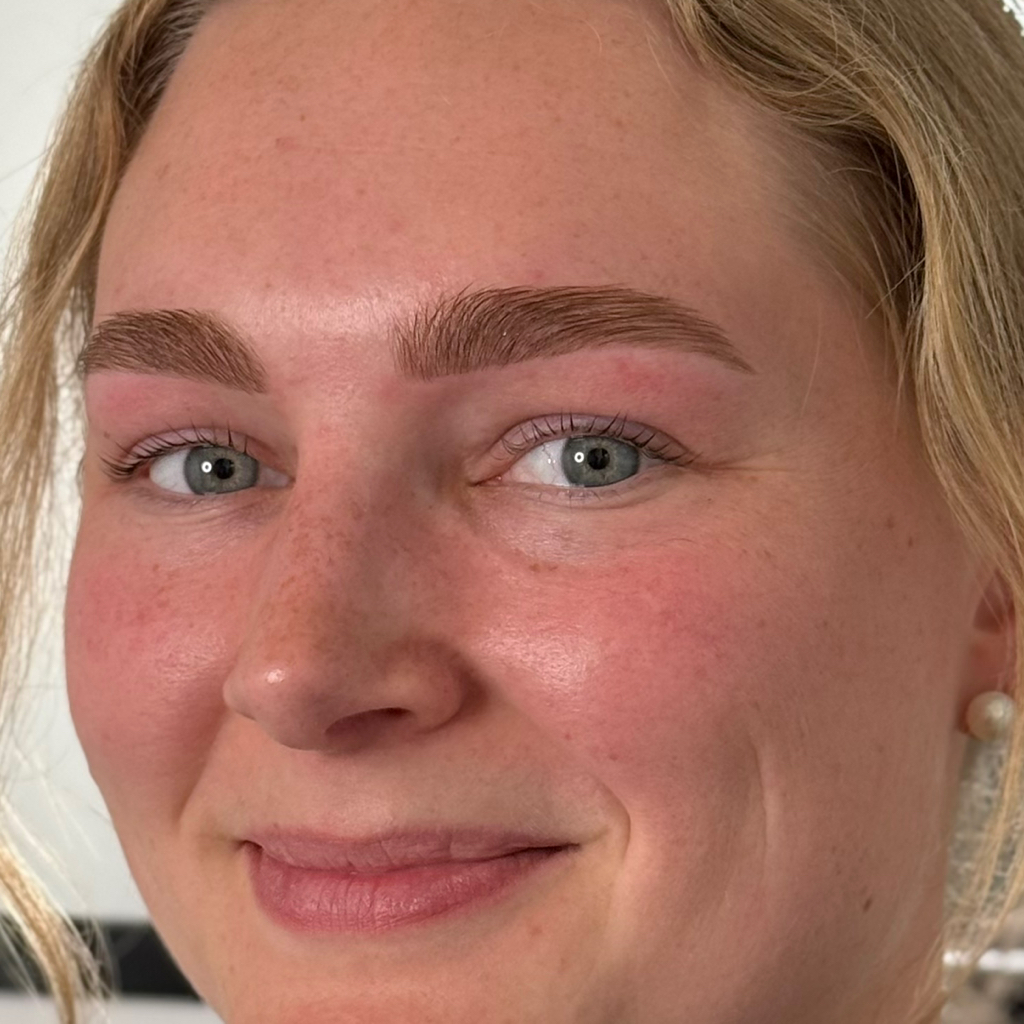 Brows tinting