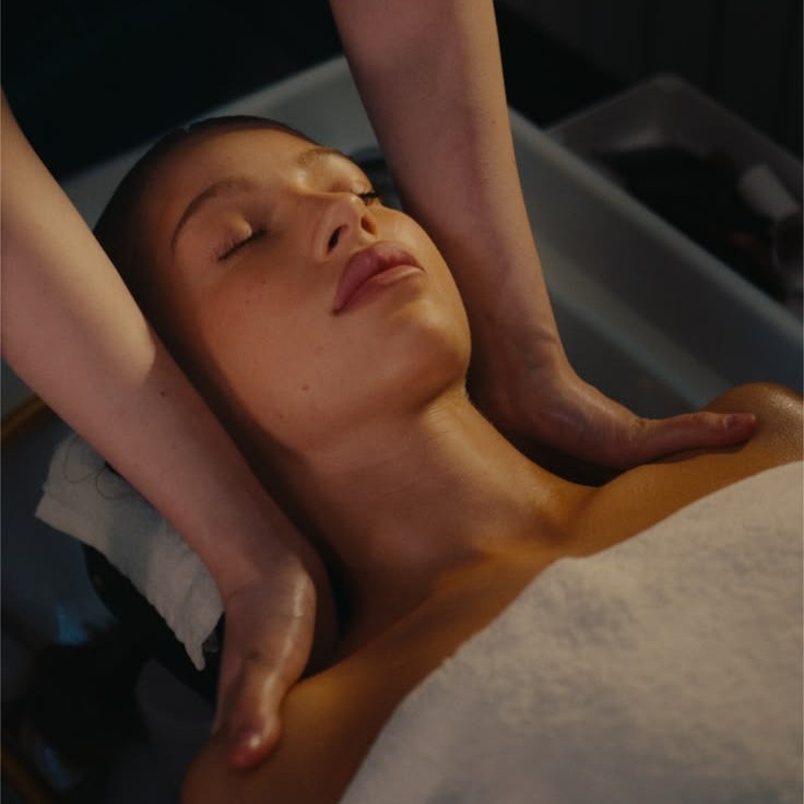 Массаж шейно-воротниковой зоны
